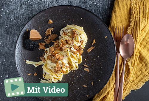 Tagliatelle Alfredo mit schwarzem Trüffel